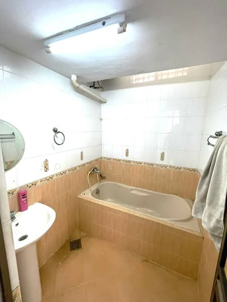 Rumah Teres 2-Tingkat untuk Disewa di Taman Baiduri Dengkil (Dengkil) - Kok Yee Loh - Bathroom - PropertyGuru.com.my