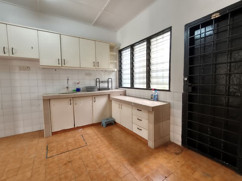 Rumah Teres 2 Tingkat untuk Disewa di Taman Bukit Belimbing (Balakong) - Jess Lee - Kitchen - PropertyGuru.com.my