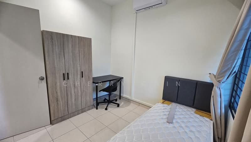 Rumah Teres 2 Tingkat untuk Disewa di Bandar Bukit Raja (Klang) - Cherry Chin - Downstair Medium Bedroom 1 - PropertyGuru.com.my