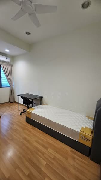 Rumah Teres 2 Tingkat untuk Disewa di Bandar Bukit Raja (Klang) - Cherry Chin - Upstair Medium Bedroom 2 - PropertyGuru.com.my