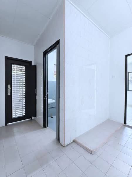 Rumah Berkembar untuk Dijual di Johor Bahru (Johor) - Karl Lim - Entrance - PropertyGuru.com.my