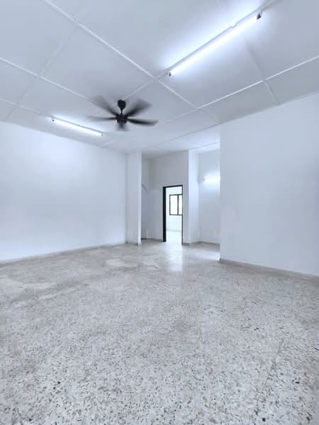 Rumah Berkembar untuk Dijual di Johor Bahru (Johor) - Karl Lim - Living Room - PropertyGuru.com.my
