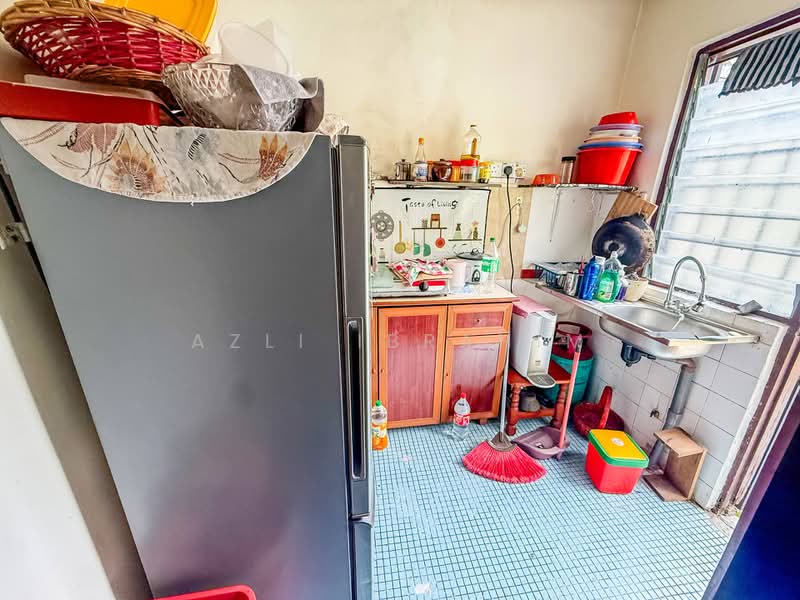 2-storey Terraced House for Sale in Taman Cuepacs (Cheras) - Azli Ibrahim - Kitchen - PropertyGuru.com.my
