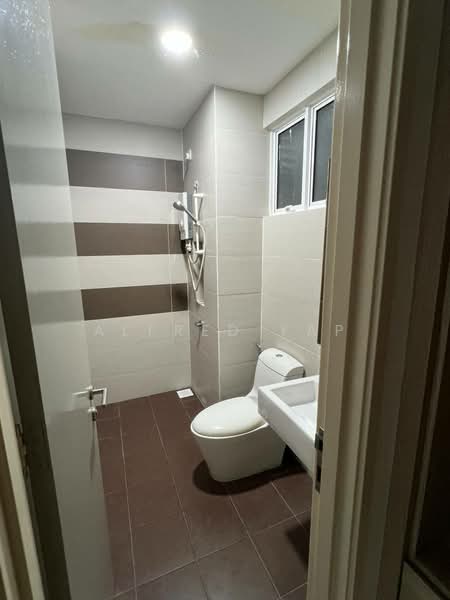 Service Residence for Sale at Skysuites @ Meldrum Hills - Alfred Yap - Bathroom - PropertyGuru.com.my