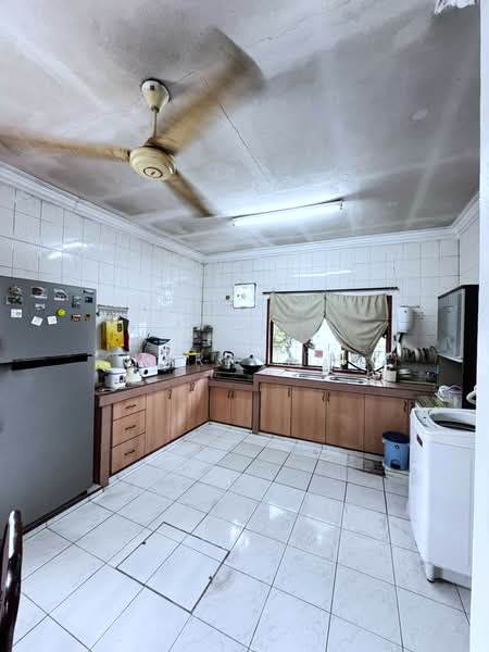 1-storey Terraced House for Sale in Taman Johor (Tampoi) - Karl Lim - Kitchen - PropertyGuru.com.my