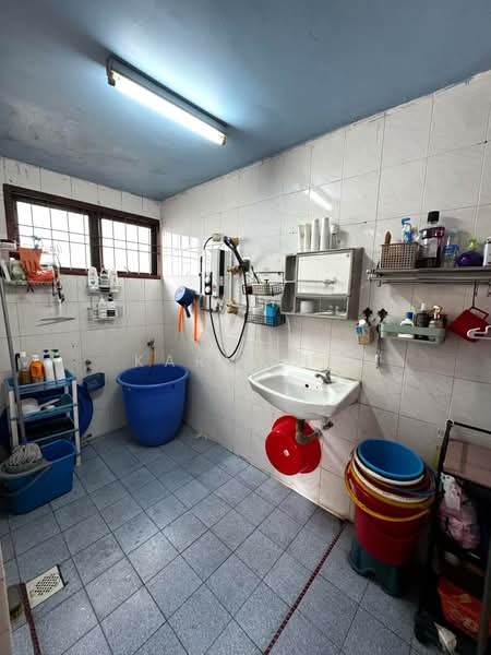 1-storey Terraced House for Sale in Taman Johor (Tampoi) - Karl Lim - Bathroom - PropertyGuru.com.my
