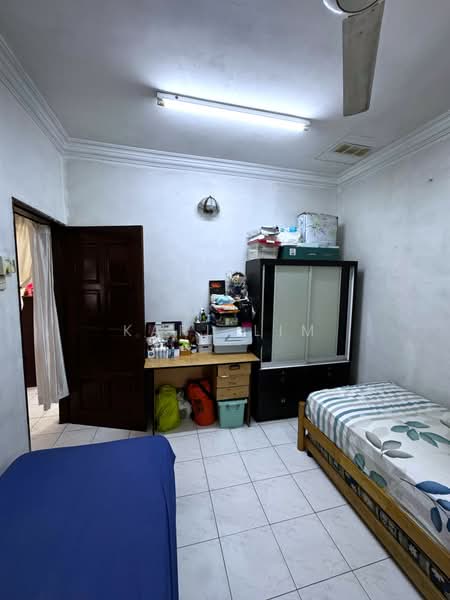 1-storey Terraced House for Sale in Taman Johor (Tampoi) - Karl Lim - Bedroom - PropertyGuru.com.my