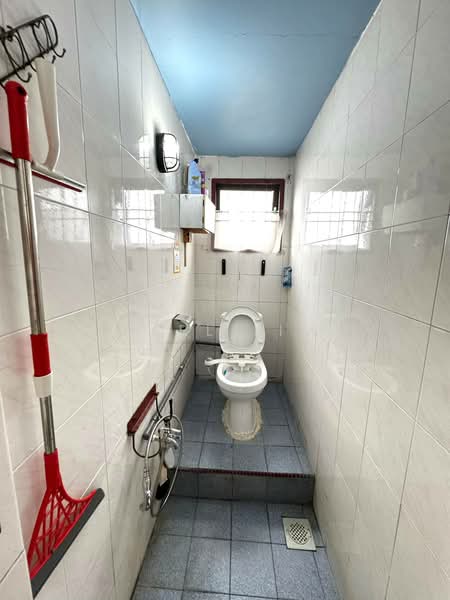 1-storey Terraced House for Sale in Taman Johor (Tampoi) - Karl Lim - Bathroom - PropertyGuru.com.my