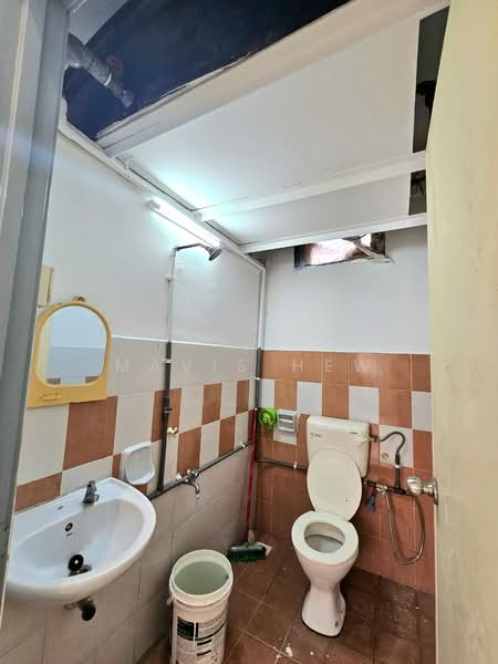 Flat for Rent at Flat Bukit Indah - Mavis Hew - Bathroom - PropertyGuru.com.my