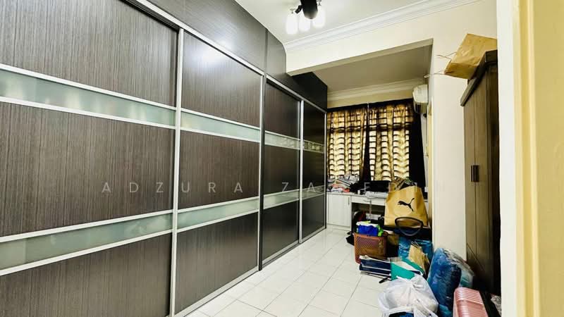 3-storey Terraced House for Sale in Taman Warisan Indah (Dengkil) - Adzura Zamedin - Bedroom - PropertyGuru.com.my