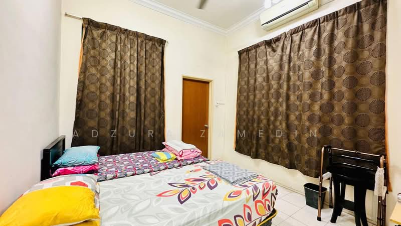 3-storey Terraced House for Sale in Taman Warisan Indah (Dengkil) - Adzura Zamedin - Bedroom - PropertyGuru.com.my