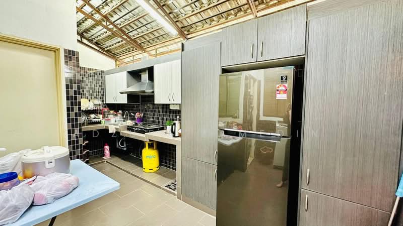 3-storey Terraced House for Sale in Taman Warisan Indah (Dengkil) - Adzura Zamedin - Kitchen - PropertyGuru.com.my