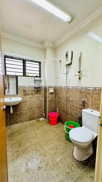 3-storey Terraced House for Sale in Taman Warisan Indah (Dengkil) - Adzura Zamedin - Bathroom - PropertyGuru.com.my