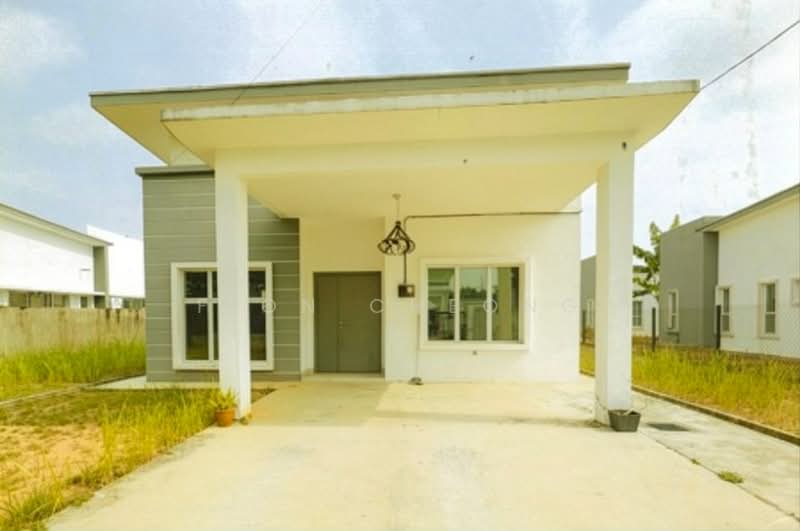 Rumah Banglo untuk Dijual di Taman Sri Lambak (Kluang) - Fion Cheong - Exterior - PropertyGuru.com.my