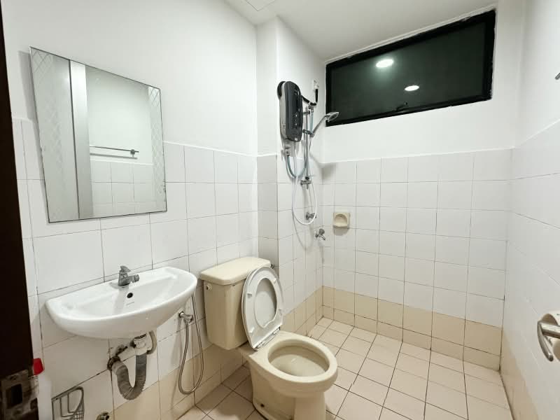 Condominium for Rent at Cyberia Smart Homes - Farah Hanan - Bathroom - PropertyGuru.com.my