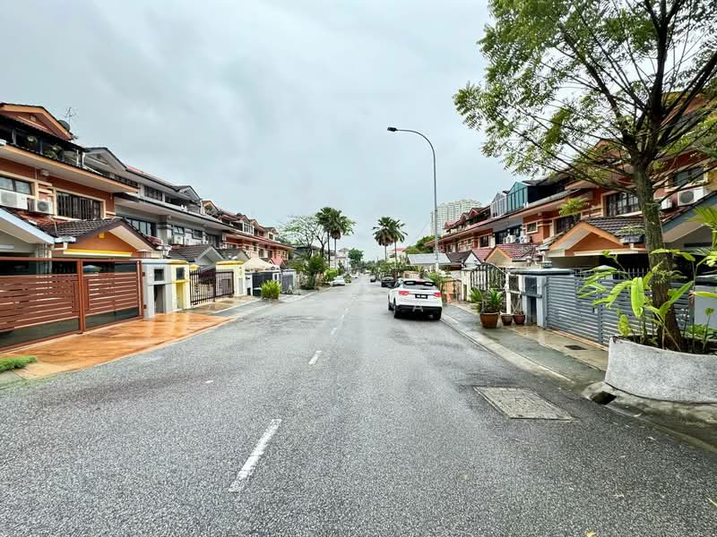 2.5-storey Terraced House for Sale in Bukit Antarabangsa (Ulu Kelang) - Azli Ibrahim - Exterior - PropertyGuru.com.my
