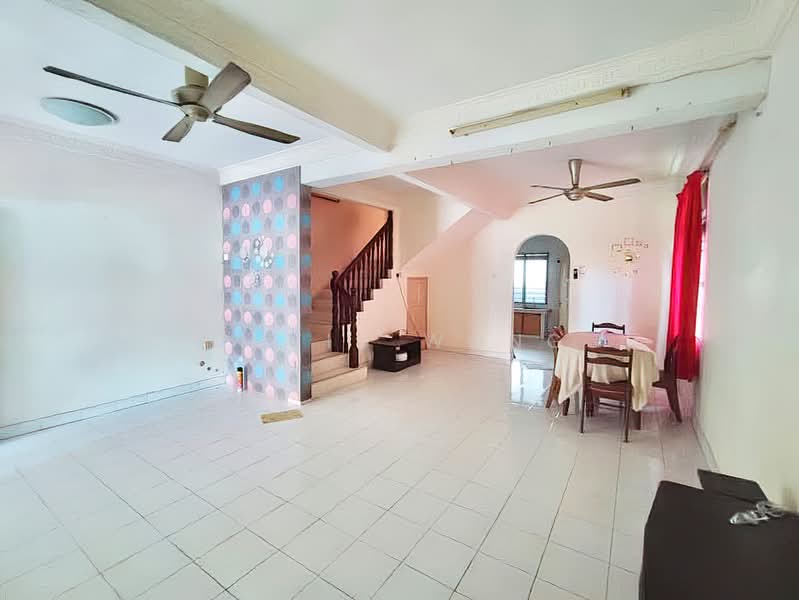 Rumah Teres 2 Tingkat untuk Dijual di Menglembu (Perak) - David Wong - Living Room - PropertyGuru.com.my