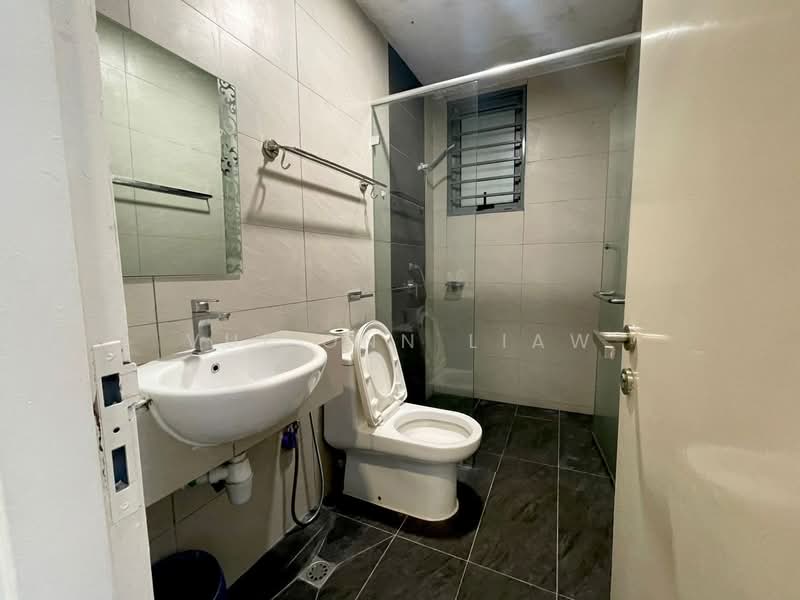 Servis Apartment untuk Disewa di The Loft @ KK Times Square - Vui Onn Liaw - Bathroom - PropertyGuru.com.my