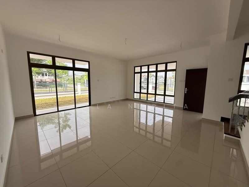 Rumah Kluster untuk Dijual di Taman Mutiara Rini (Skudai) - Stella Narita - Living Room - PropertyGuru.com.my