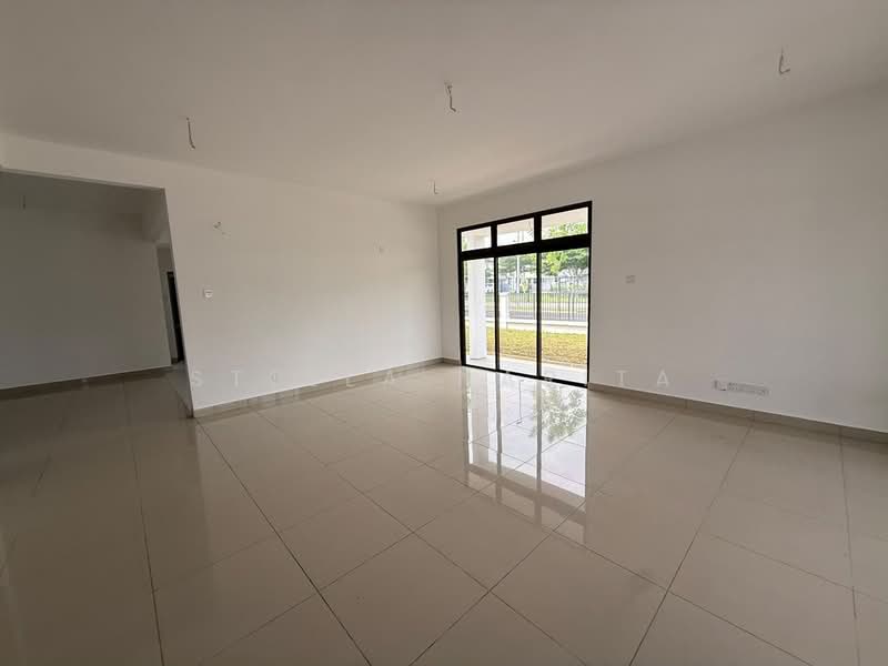 Rumah Kluster untuk Dijual di Taman Mutiara Rini (Skudai) - Stella Narita - Living Room - PropertyGuru.com.my