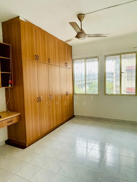 Pangsapuri untuk Dijual di Ixora Apartments - Kweenie Chong - Bedroom - PropertyGuru.com.my