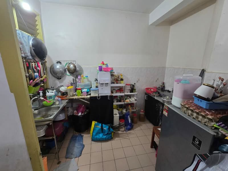 Apartment for Sale at Vista Seri Alam - Samuel Lee - Kitchen - PropertyGuru.com.my