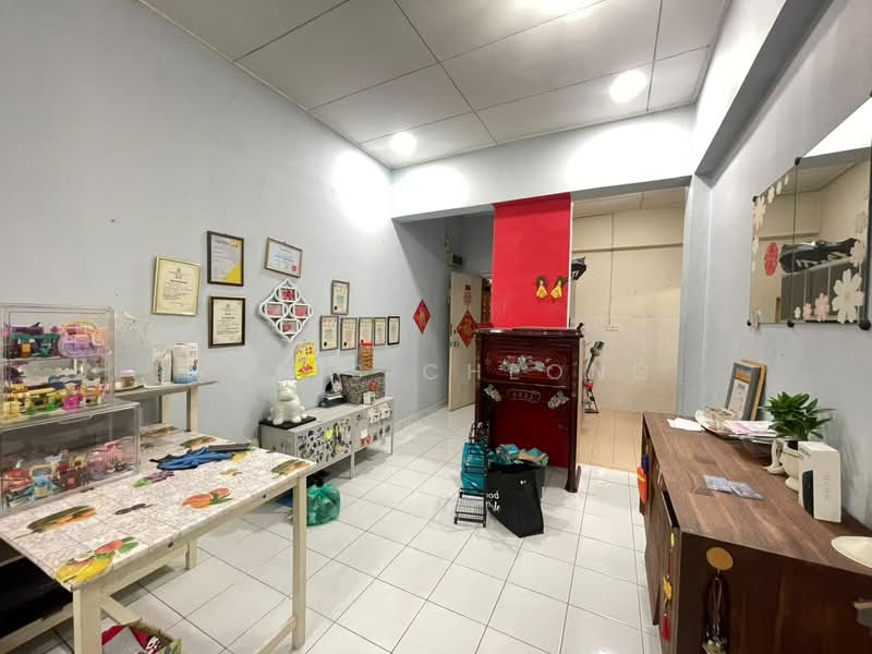 Pangsapuri untuk Dijual di Mas Kipark Damansara - Yanis Cheong - Living Room - PropertyGuru.com.my