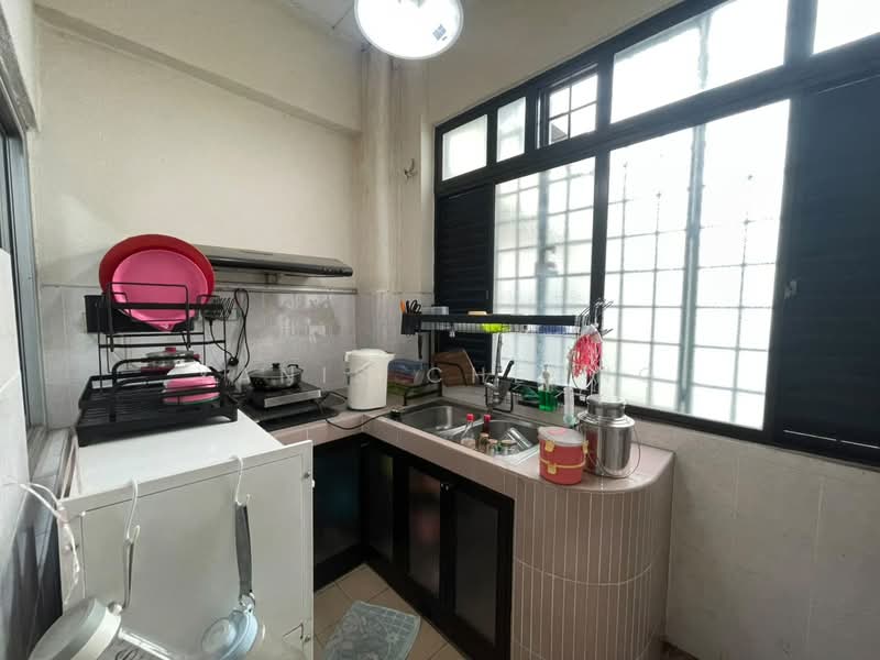 Pangsapuri untuk Dijual di Mas Kipark Damansara - Yanis Cheong - Kitchen - PropertyGuru.com.my