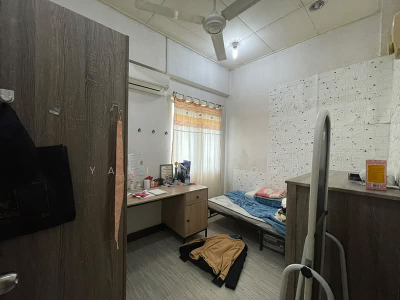 Pangsapuri untuk Dijual di Mas Kipark Damansara - Yanis Cheong - Bedroom - PropertyGuru.com.my