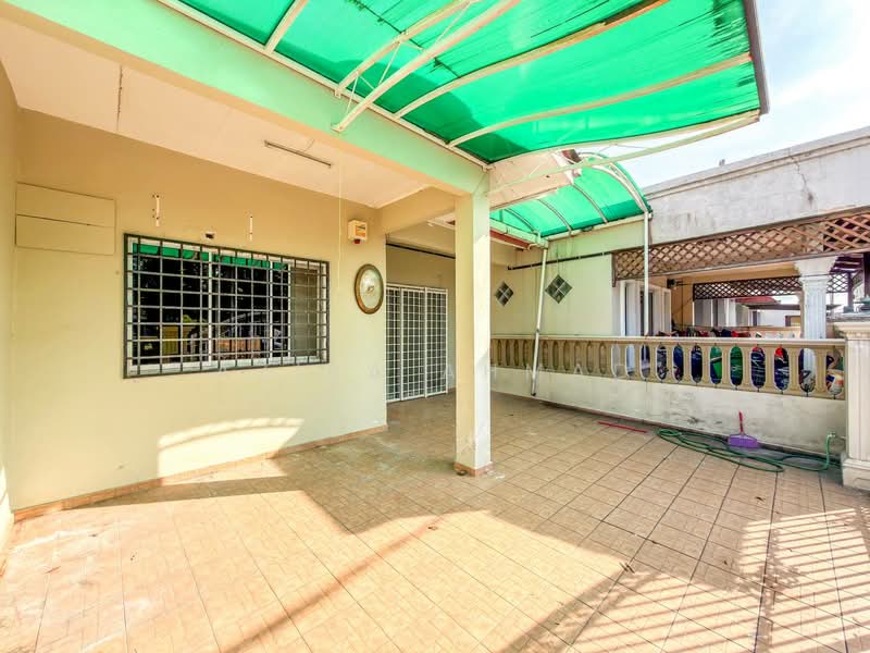 Rumah Teres 1 Tingkat untuk Dijual di Bandar Tasik Kesuma (Beranang) - Azira Ahmad - Exterior - PropertyGuru.com.my