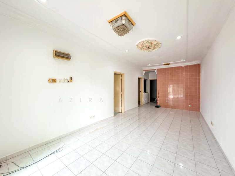Rumah Teres 1 Tingkat untuk Dijual di Bandar Tasik Kesuma (Beranang) - Azira Ahmad - Living Room - PropertyGuru.com.my