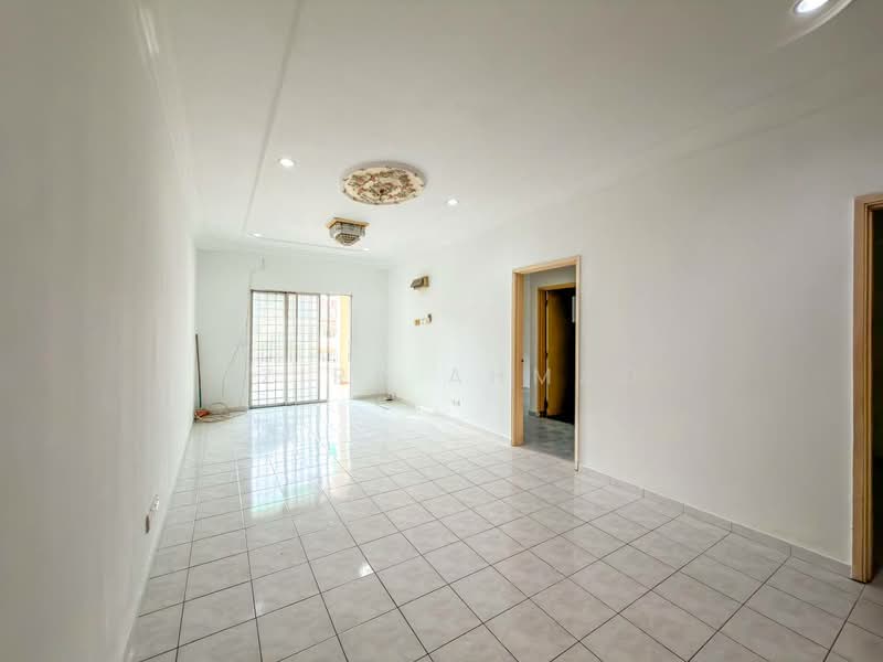 Rumah Teres 1 Tingkat untuk Dijual di Bandar Tasik Kesuma (Beranang) - Azira Ahmad - Living Room - PropertyGuru.com.my