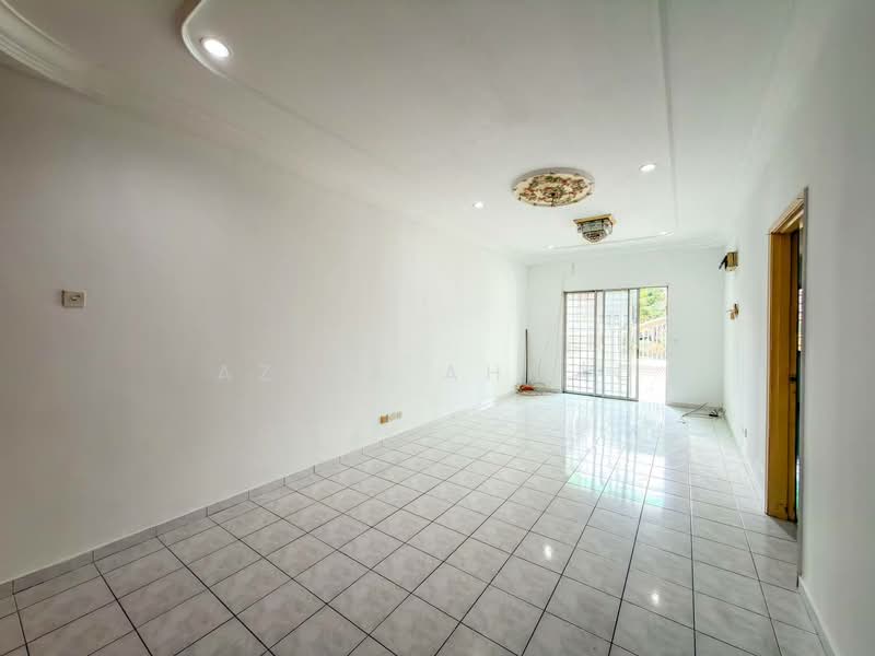 Rumah Teres 1 Tingkat untuk Dijual di Bandar Tasik Kesuma (Beranang) - Azira Ahmad - Living Room - PropertyGuru.com.my