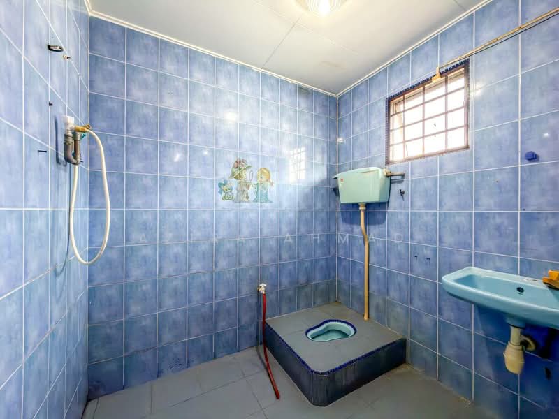 Rumah Teres 1 Tingkat untuk Dijual di Bandar Tasik Kesuma (Beranang) - Azira Ahmad - Bathroom - PropertyGuru.com.my