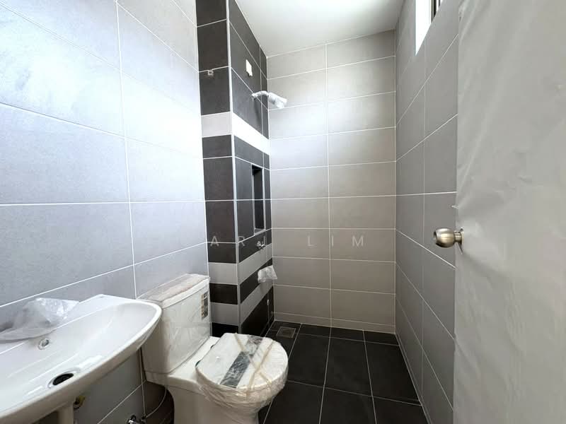 Rumah Teres 2 Tingkat untuk Dijual di Taman Mutiara Rini (Skudai) - Karl Lim - Bathroom - PropertyGuru.com.my