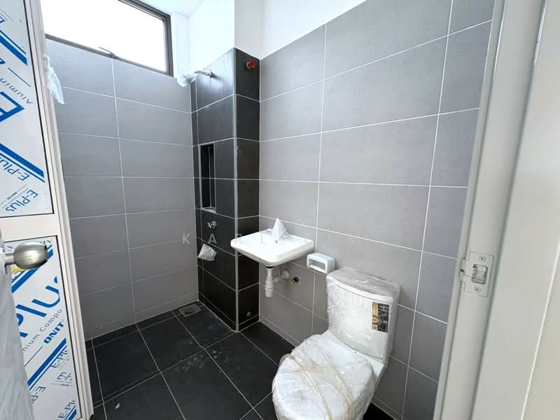 Rumah Teres 2 Tingkat untuk Dijual di Taman Mutiara Rini (Skudai) - Karl Lim - Bathroom - PropertyGuru.com.my