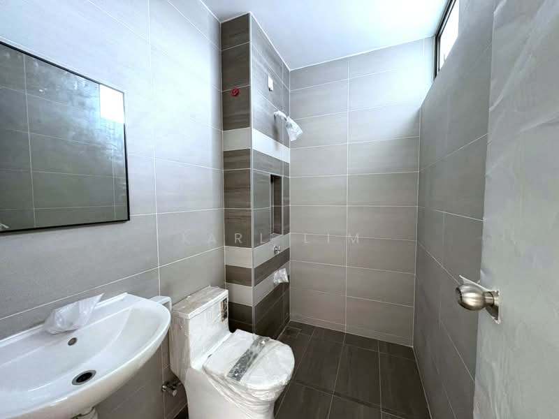 Rumah Teres 2 Tingkat untuk Dijual di Taman Mutiara Rini (Skudai) - Karl Lim - Bathroom - PropertyGuru.com.my