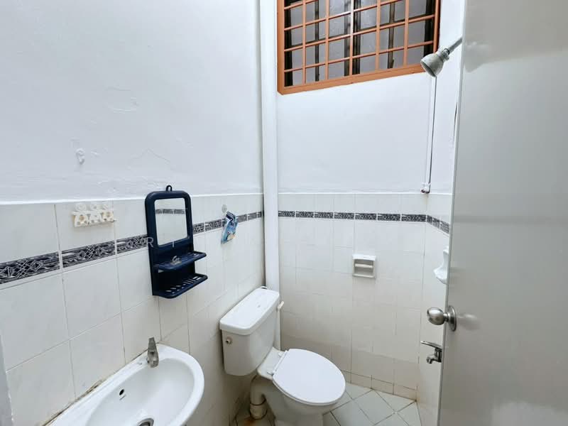 Rumah Teres 1 Tingkat untuk Disewa di Perling (Johor) - Richard Lee - Bathroom - PropertyGuru.com.my