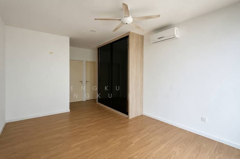 Condominium for Sale at Lakefront Residence - Tengku June Tengku Mamat - PropertyGuru.com.my
