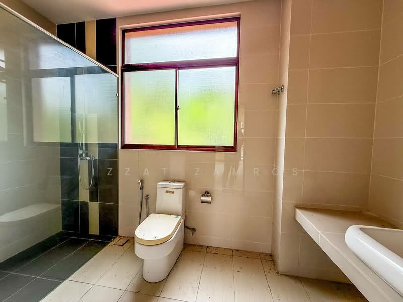 3-storey Terraced House for Sale in Diamond City (Semenyih) - Izzat Zamros - Bathroom - PropertyGuru.com.my