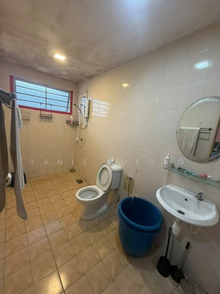 Townhouse for Sale in Jalan Ipoh (Kuala Lumpur) - Yanis Cheong - Bathroom - PropertyGuru.com.my
