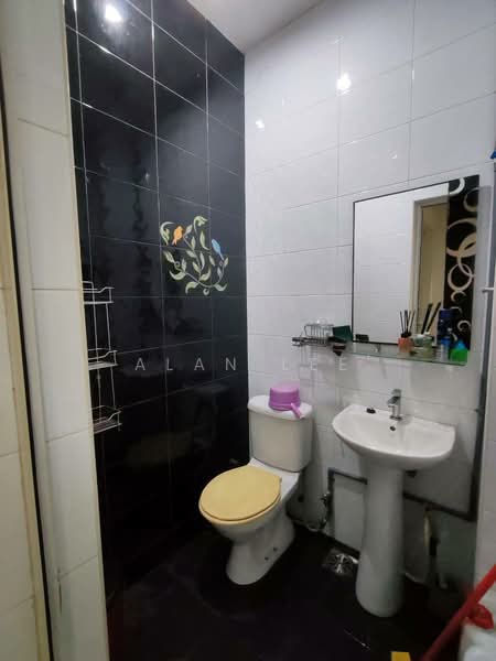 Condominium for Sale at Nusavilla - Alan Lee - Bathroom - PropertyGuru.com.my