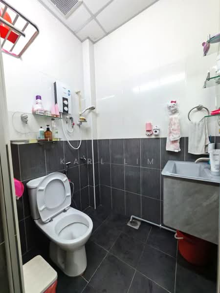 1-storey Terraced House for Sale in Permas Jaya (Johor Bahru) - Karl Lim - Bathroom - PropertyGuru.com.my