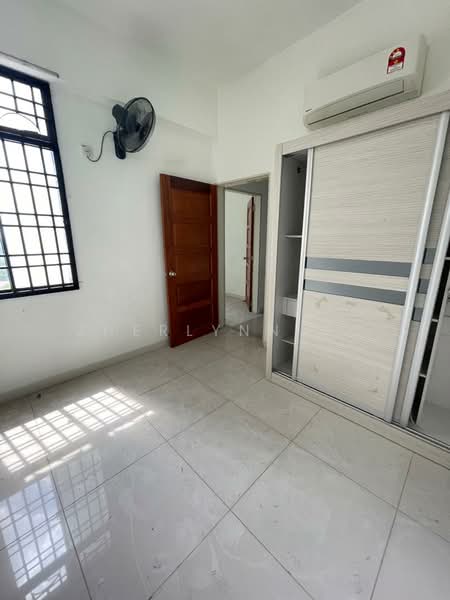 Pangsapuri untuk Dijual di Bukit Dumbar Permai - Zherlynn Ho - Bedroom - PropertyGuru.com.my