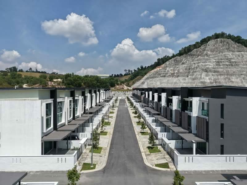 Rumah Teres 3 Tingkat untuk Dijual di Bandar Nusa Rhu (Shah Alam) - Azura Hariri - PropertyGuru.com.my