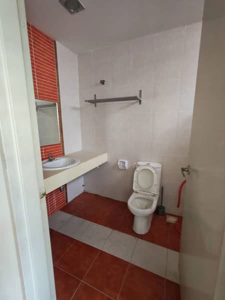 3-storey Terraced House for Sale in Laman Rimbunan (Kepong) - Ben Tan - Bathroom - PropertyGuru.com.my