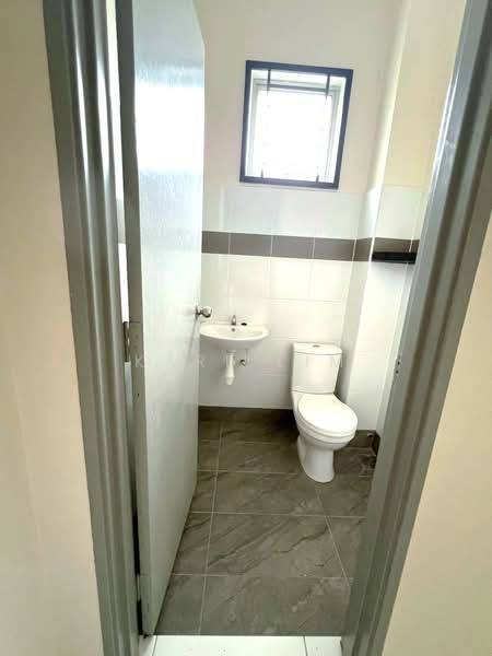 Rumah Teres 2 Tingkat untuk Dijual di Taman Flora Heights (Pasir Gudang) - Karl Lim - Bathroom - PropertyGuru.com.my