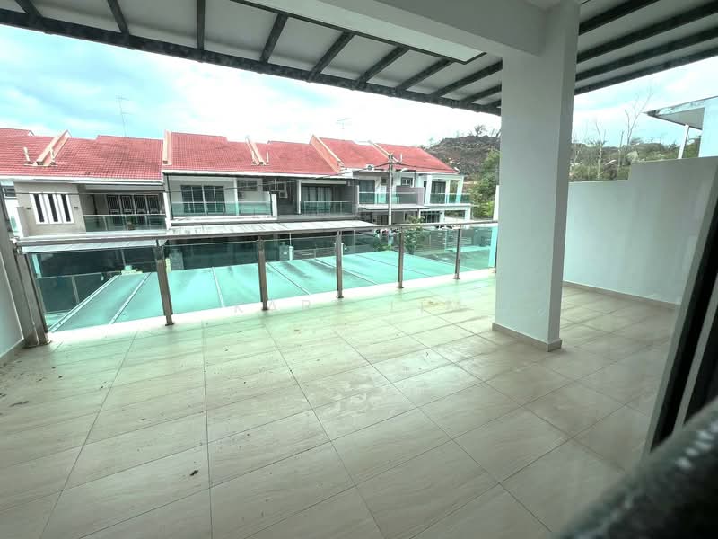 Rumah Teres 2 Tingkat untuk Dijual di Taman Flora Heights (Pasir Gudang) - Karl Lim - Balcony - PropertyGuru.com.my