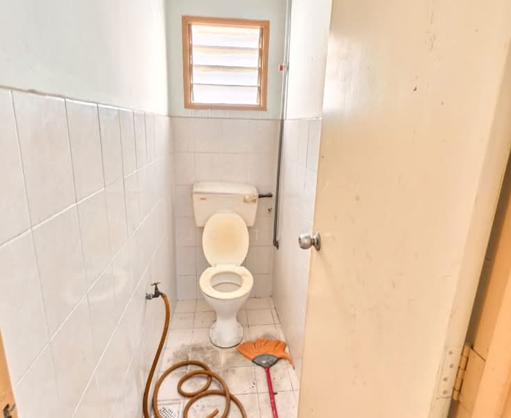 Shop / Office for Rent in Petaling Jaya (Selangor) - JC Tay - Bathroom - PropertyGuru.com.my