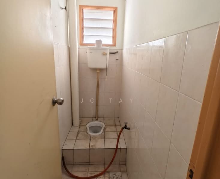 Shop / Office for Rent in Petaling Jaya (Selangor) - JC Tay - Bathroom - PropertyGuru.com.my